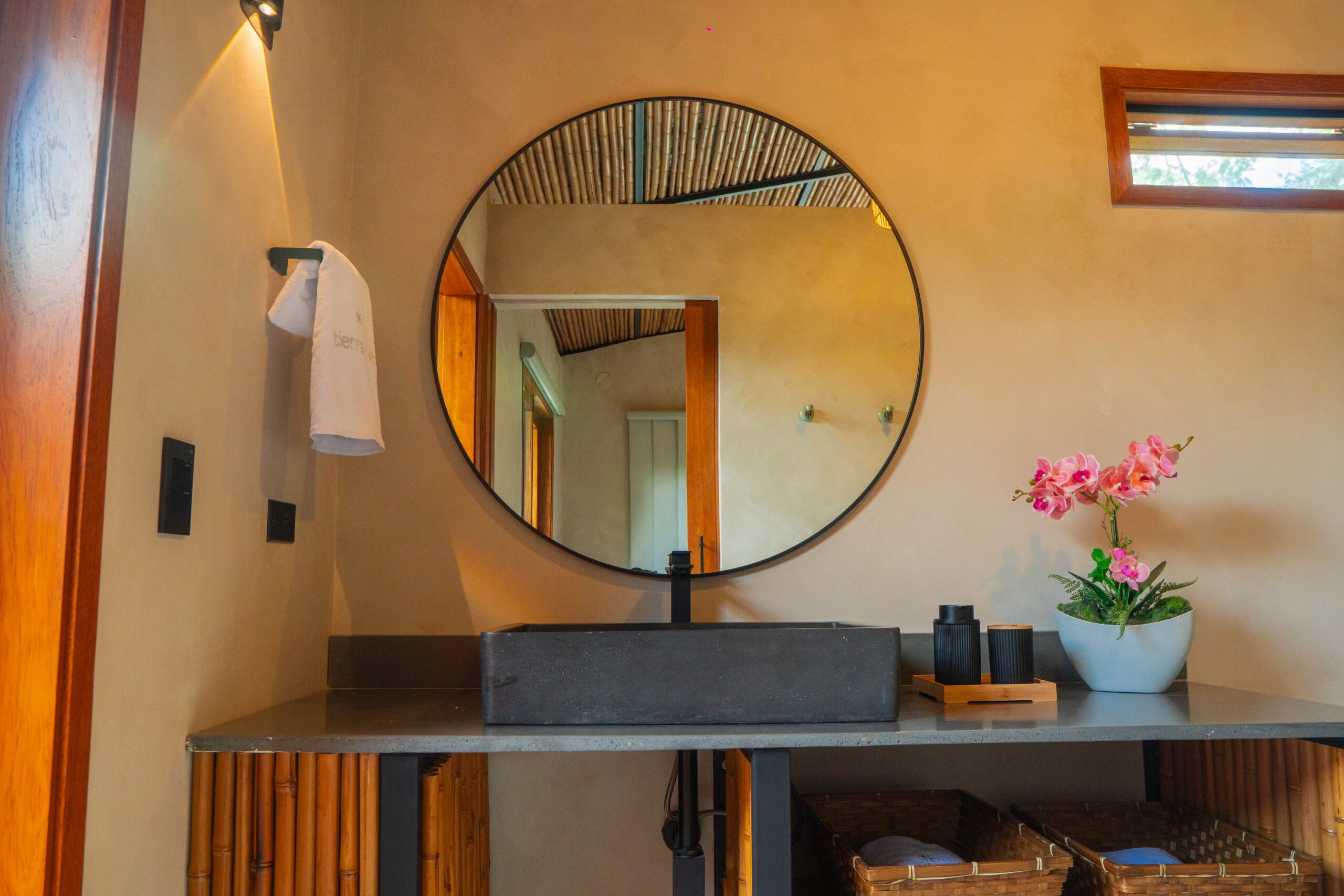 cabaña turpial amarillo foto espejo baño