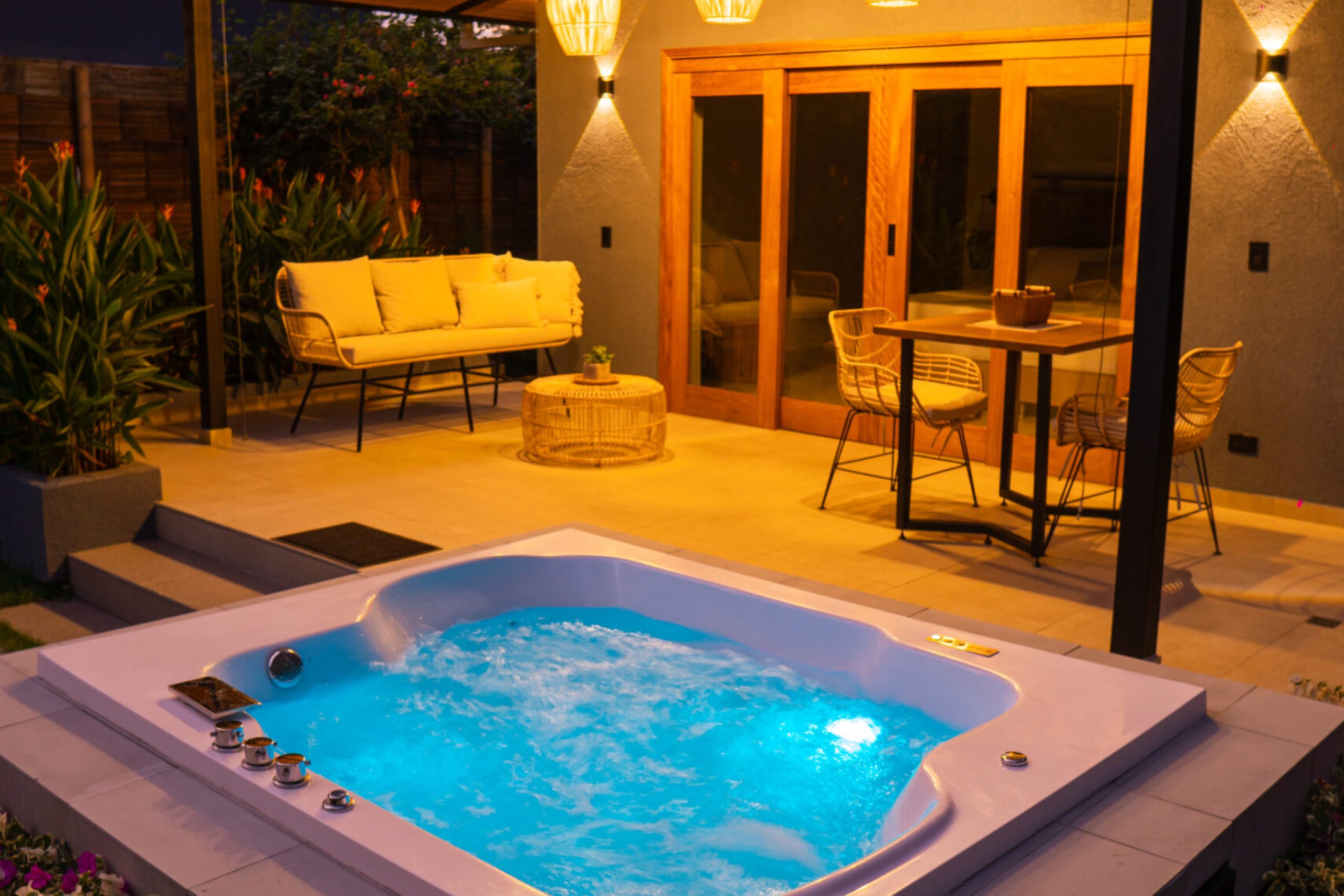 Terraza cabaña Carpintero Real jacuzzi